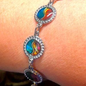 🦋💕Vintage Bracelet 7.5” enamel look yang/yang